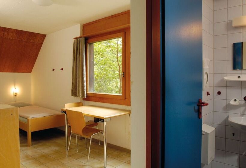 带共用浴室的标准房间, Delémont Youth Hostel