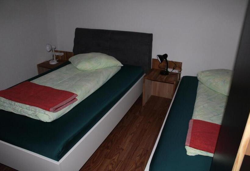 Апартаменты 2 Спальни, Hostel Le Chandelier