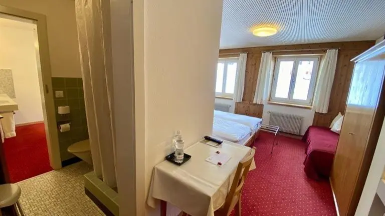 Perhehuone, Alpina Parpan