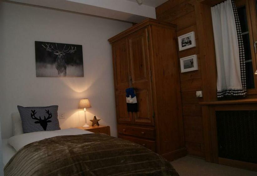 标准单人间, Arturo