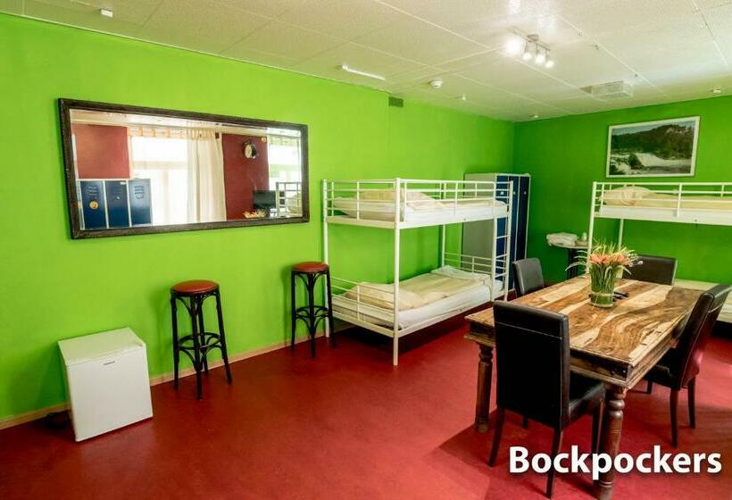 سرير فى غرفة مشتركه, & Backpackers Zak Schaffhausen