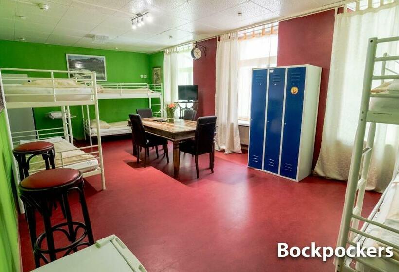 سرير فى غرفة مشتركه, & Backpackers Zak Schaffhausen