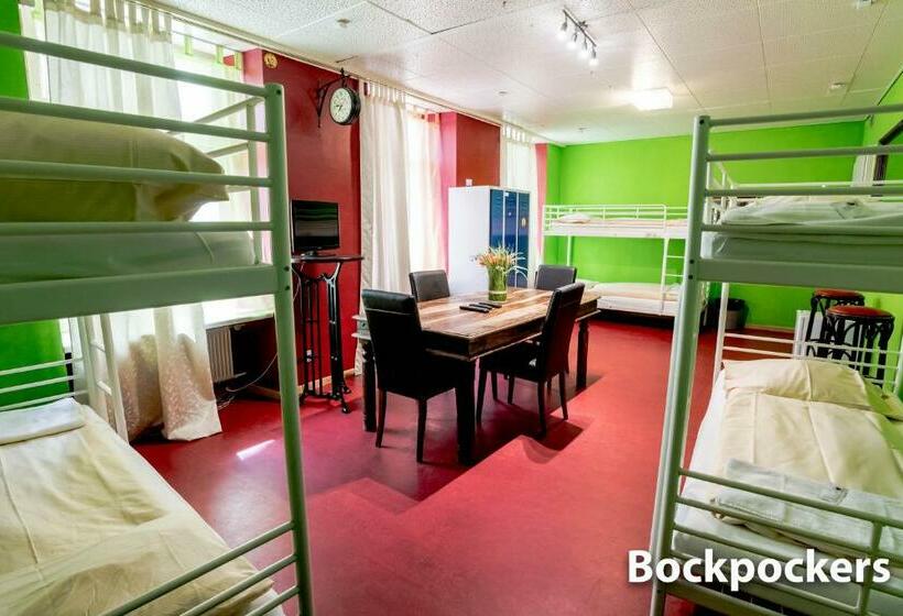 سرير فى غرفة مشتركه, & Backpackers Zak Schaffhausen