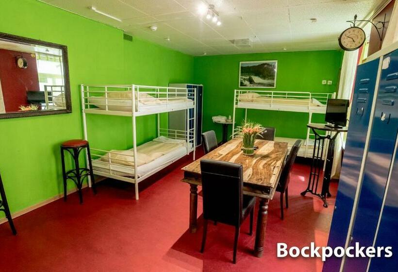 سرير فى غرفة مشتركه, & Backpackers Zak Schaffhausen