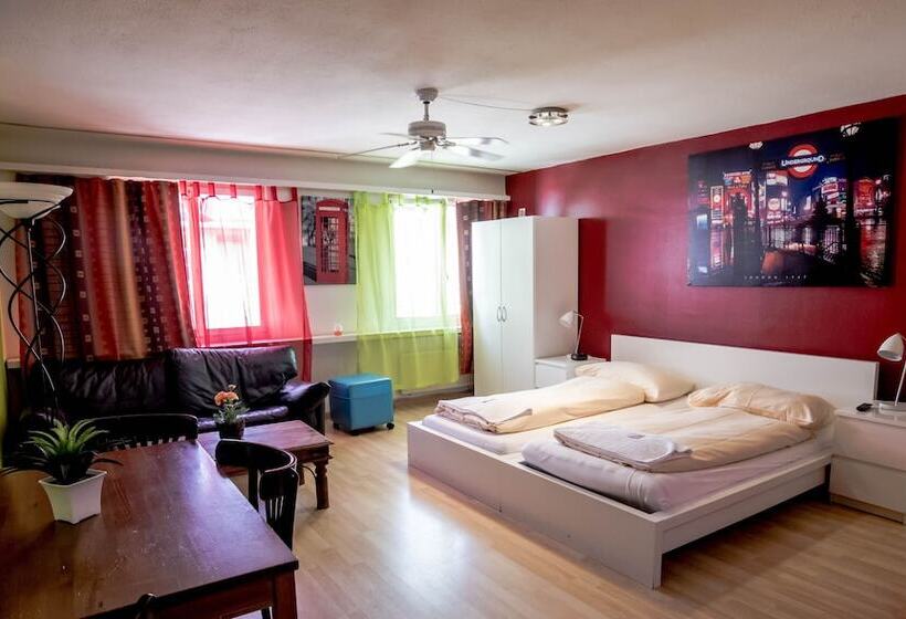 إستوديو قياسى, & Backpackers Zak Schaffhausen