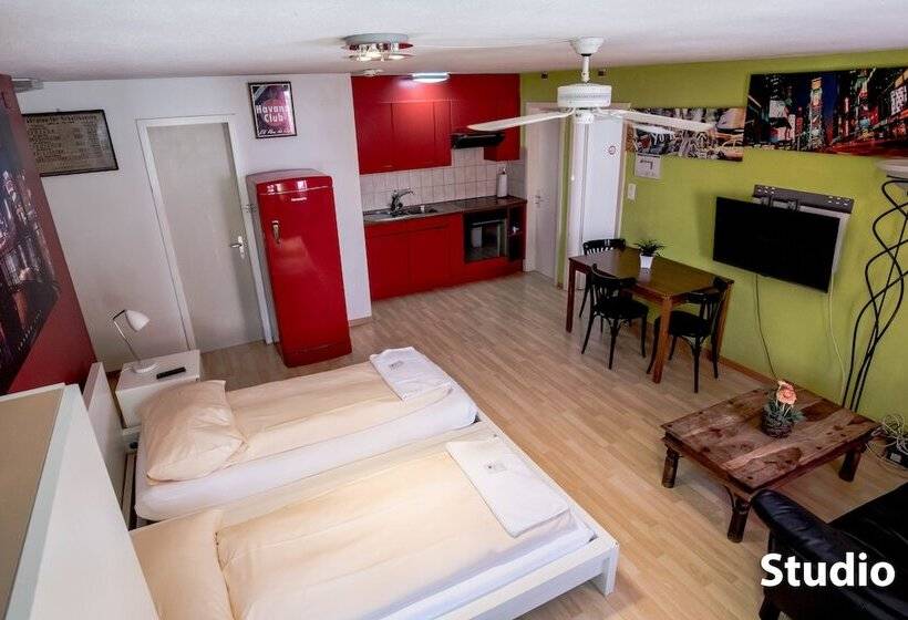 إستوديو قياسى, & Backpackers Zak Schaffhausen