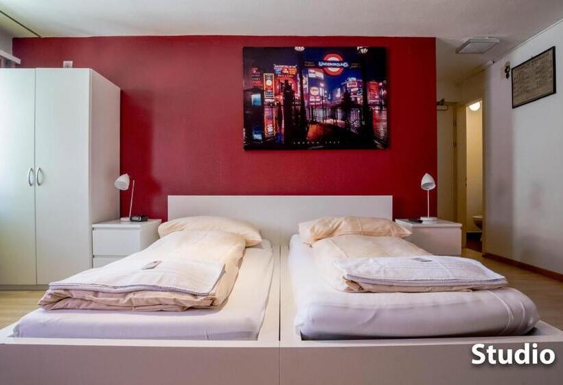 إستوديو قياسى, & Backpackers Zak Schaffhausen