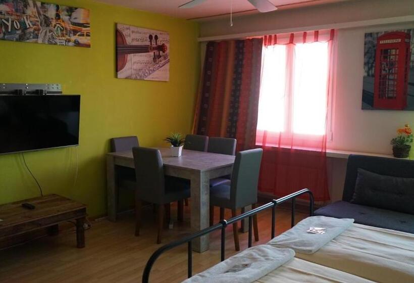 إستوديو قياسى, & Backpackers Zak Schaffhausen