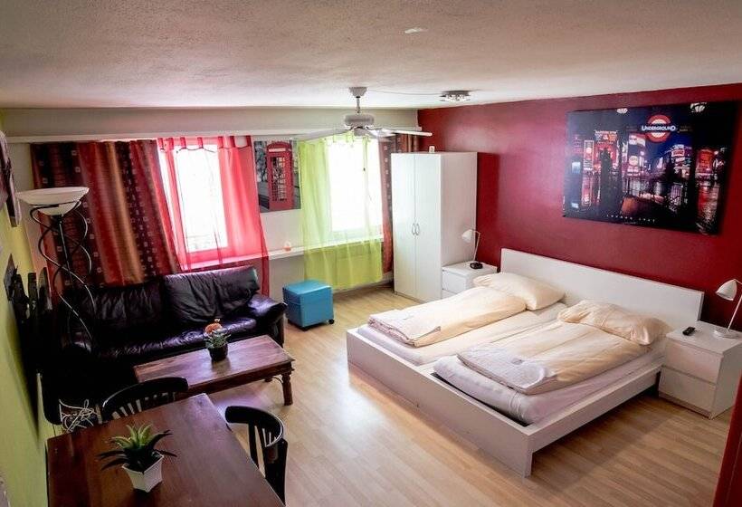 إستوديو قياسى, & Backpackers Zak Schaffhausen