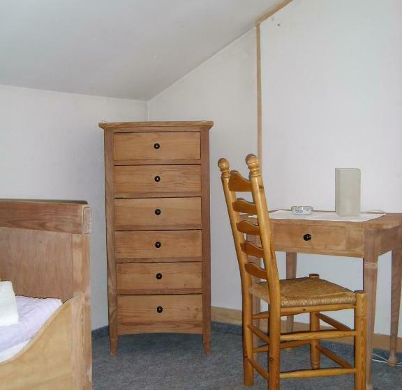 Номер Стандарт Индивидуальный Совместная Ванная, Danis