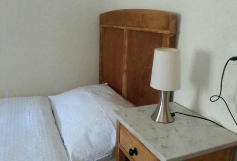 Номер Стандарт Индивидуальный Совместная Ванная, Danis