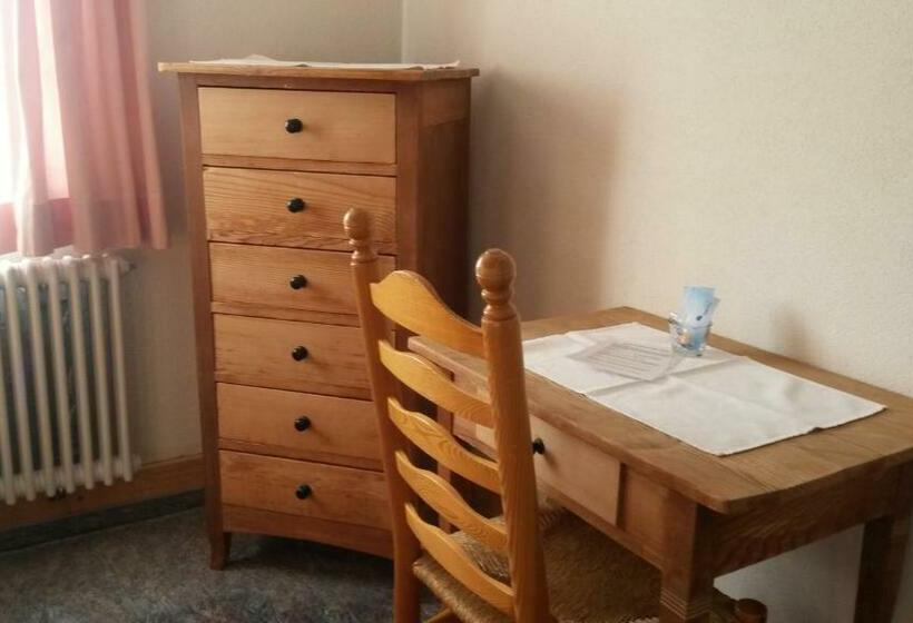 Номер Стандарт Индивидуальный Совместная Ванная, Danis