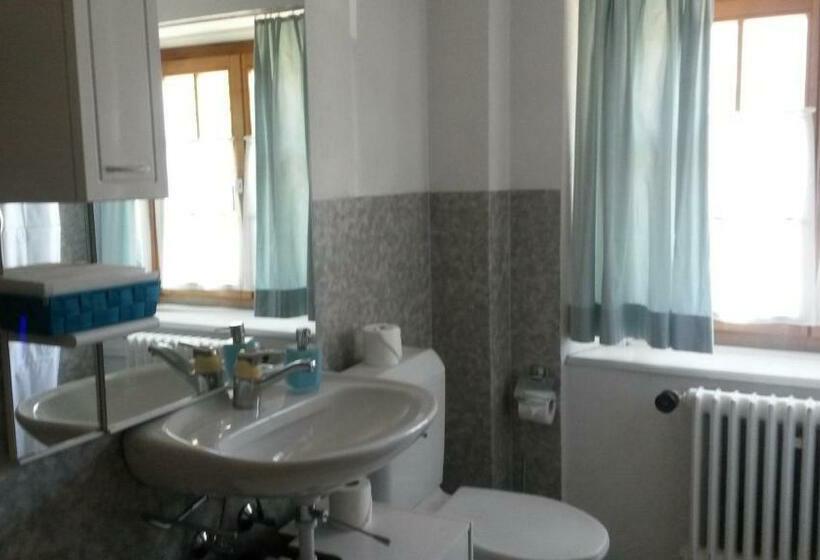 Номер Стандарт Индивидуальный Совместная Ванная, Danis