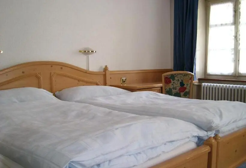 اتاق استاندارد, Danis