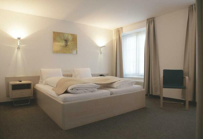 标准间, Engel Am Bahnhof