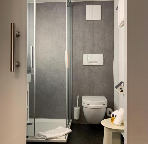 스탠다드 룸, Engel Am Bahnhof