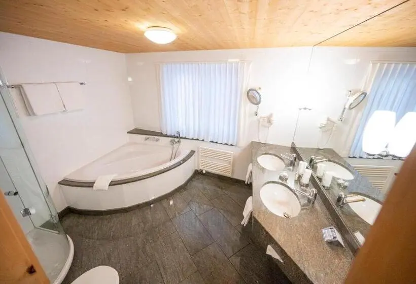 Deluxe-huone, Engiadina