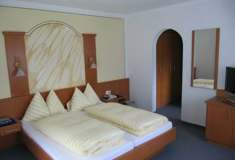 Standard Kolmen Hengen Huone, Ferienresidenz Soliva