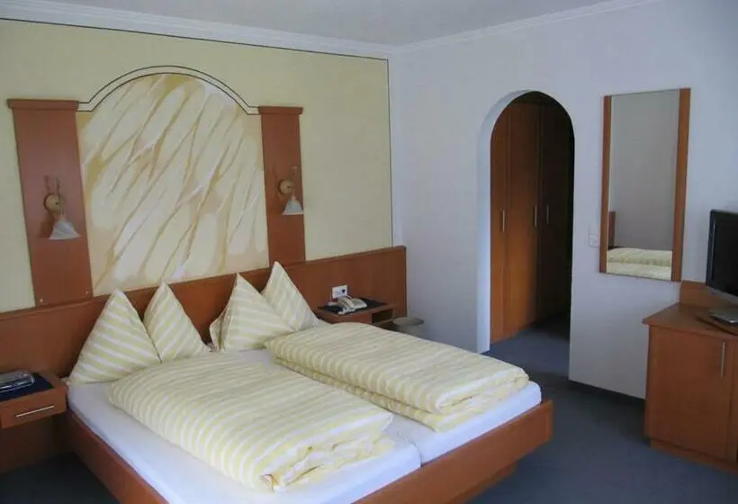 Standard Kolmen Hengen Huone, Ferienresidenz Soliva