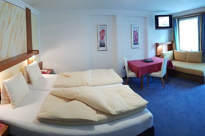 Triple Standard Room with Views