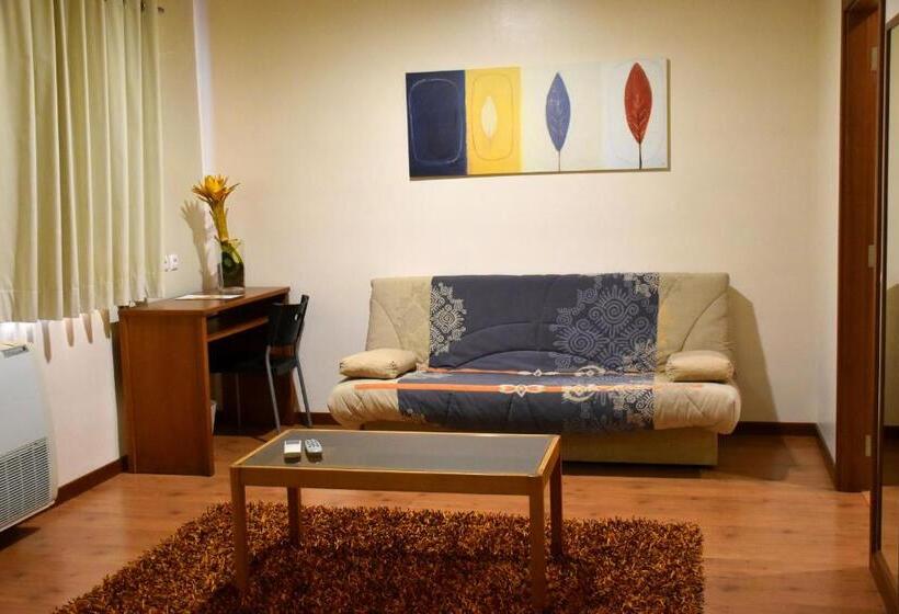 غرفة عائلية, Gameiro