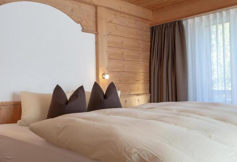 غرفة قياسية رباعية مزودة بشُرفة, Garni Panorama