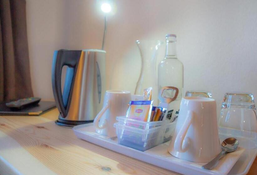 غرفة قياسية ثلاثية مزودة بشرفة, Garni Panorama