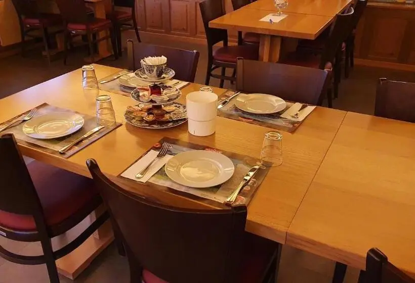 Standard Yhden Hengen Huone Jaettu Kylpyhuone, Gasthof Hirschen In Wilderswil
