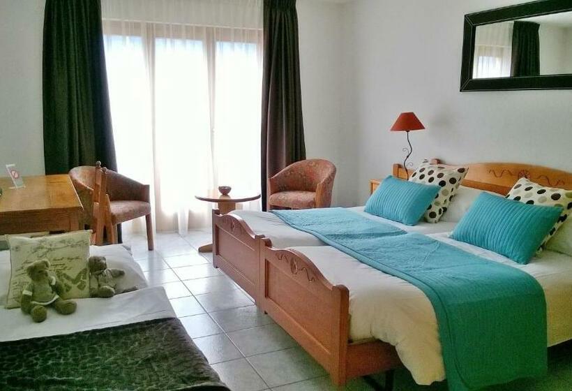 غرفة قياسية ثلاثية, Hôtel De Fully