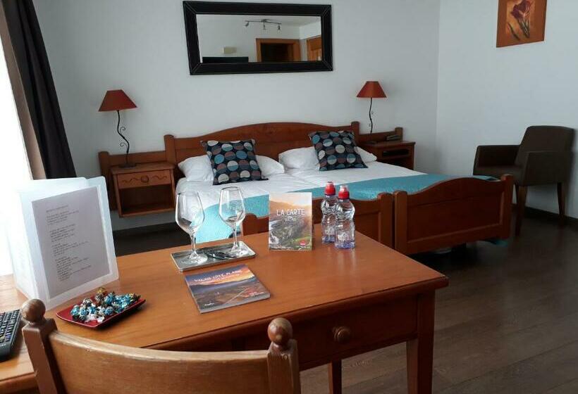 غرفة قياسية ثلاثية, Hôtel De Fully