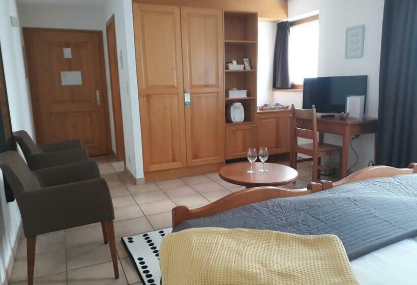 غرفة قياسية, Hôtel De Fully