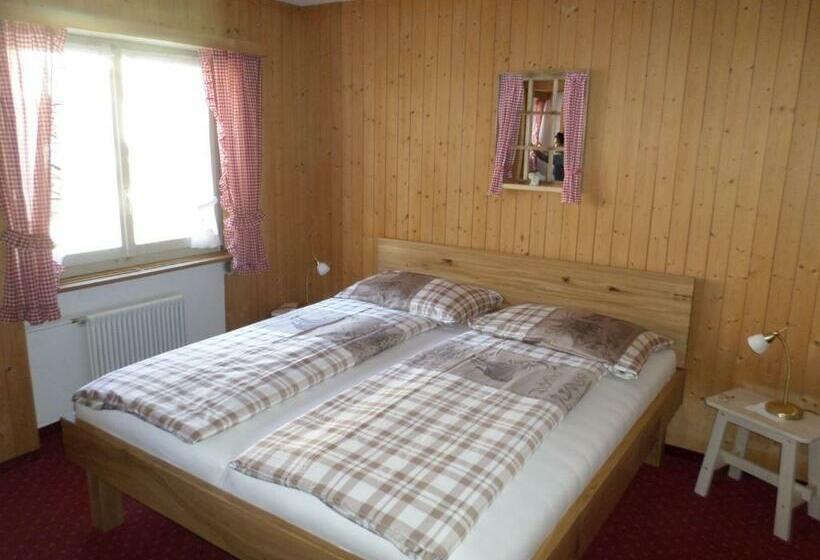 غرفة عائلية, Mira