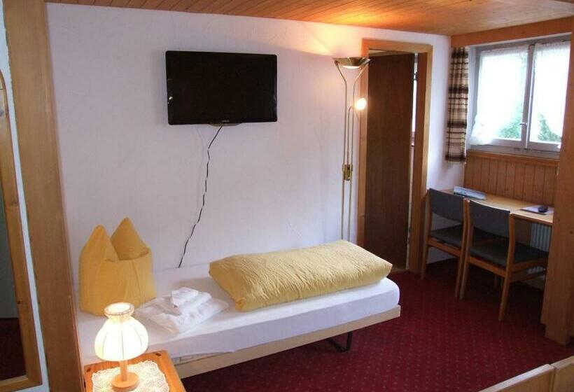 غرفة عائلية, Mira