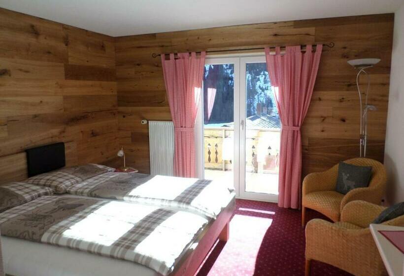 غرفة قياسية مزوَّدة بشُرفة, Mira