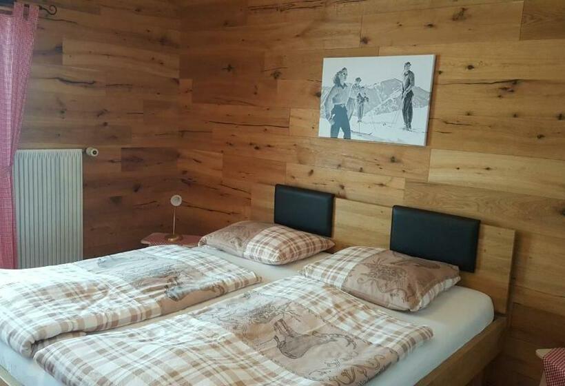 غرفة قياسية مزوَّدة بشُرفة, Mira