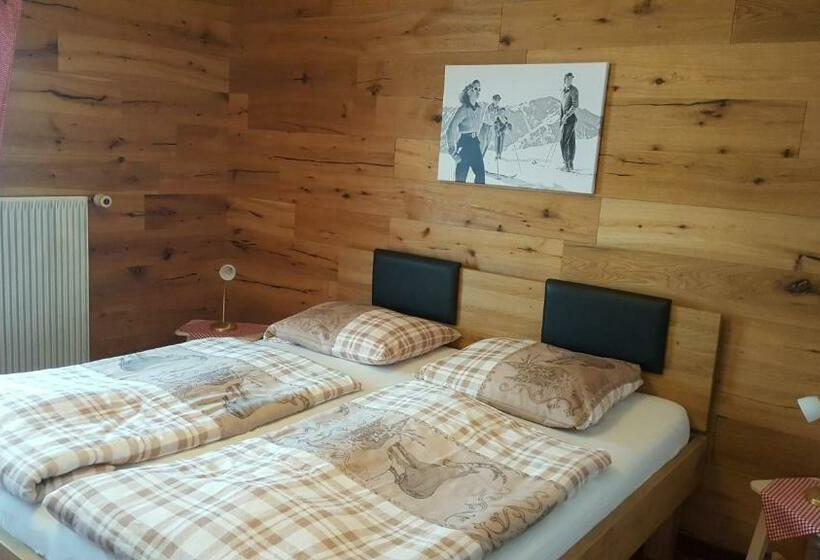 غرفة قياسية مزوَّدة بشُرفة, Mira