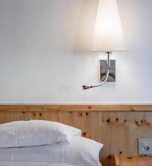 اتاق اکونومی, Nevada