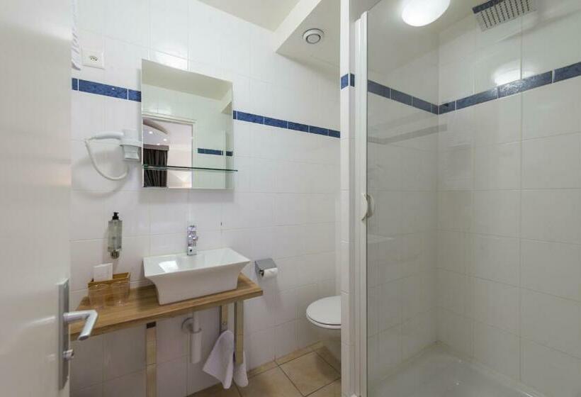 اتاق سوپریور, Rousseau