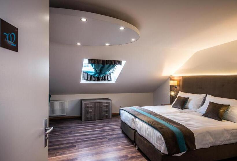 اتاق سوپریور, Rousseau