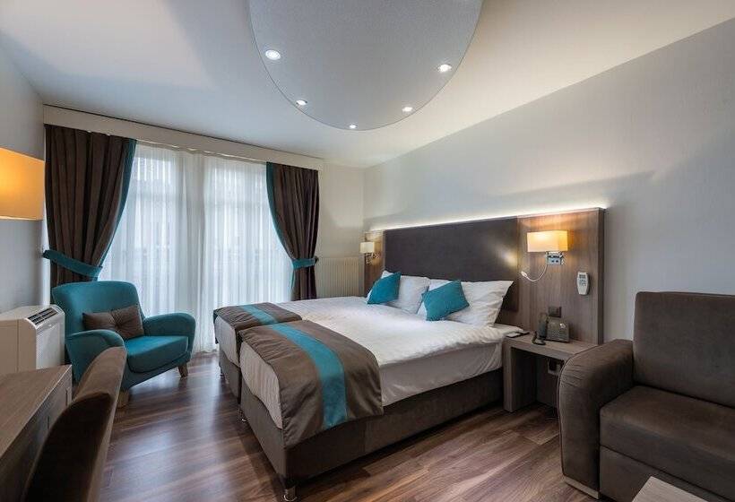 اتاق سوپریور, Rousseau