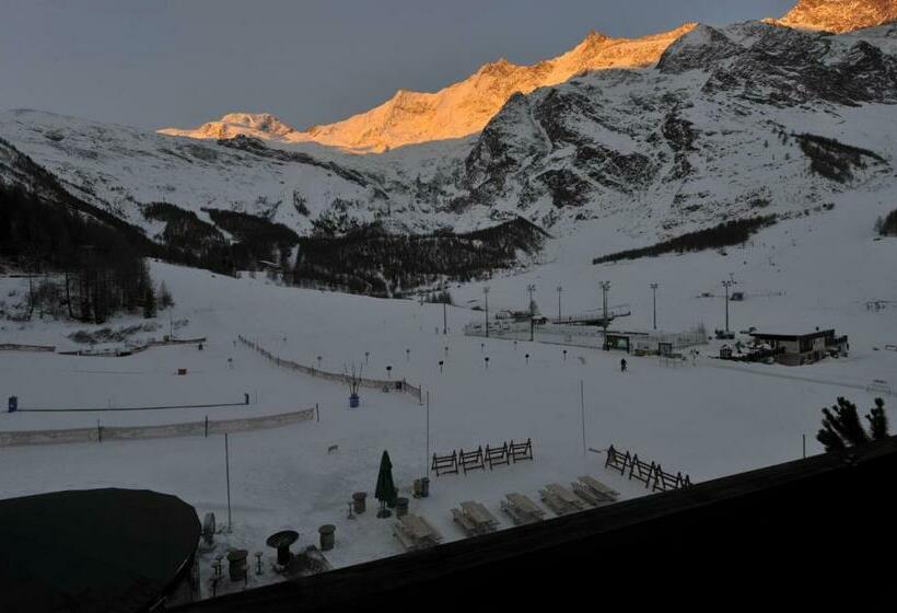 غرفة قياسية فردية, The Larix Ski In Ski Out