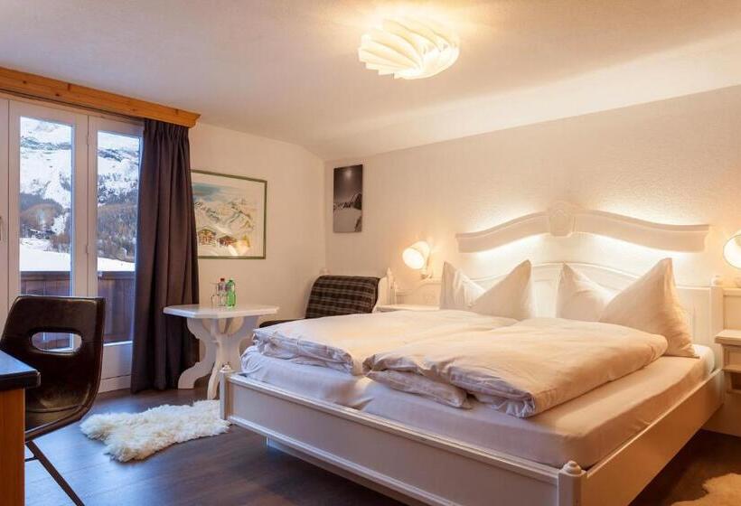 غرفة عائلية مطلّة علي الجبل, The Larix Ski In Ski Out