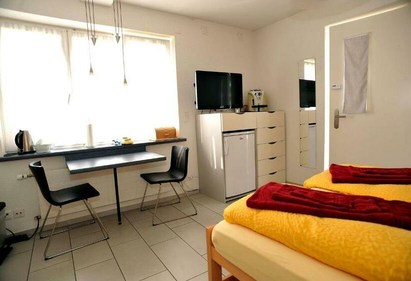 اتاق استاندارد با چشم‌انداز باغ, Niros Bed & Breakfast