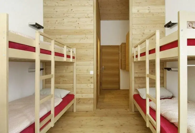 Standard Neljän Hengen Huone Jaettu Kylpyhuone, Scuol Youth Hostel