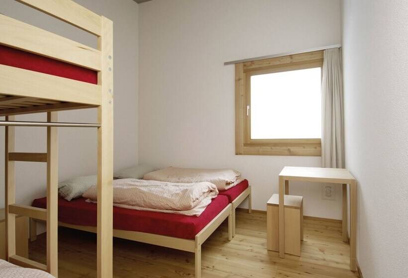חדר סטנדרט לארבעה, Scuol Youth Hostel