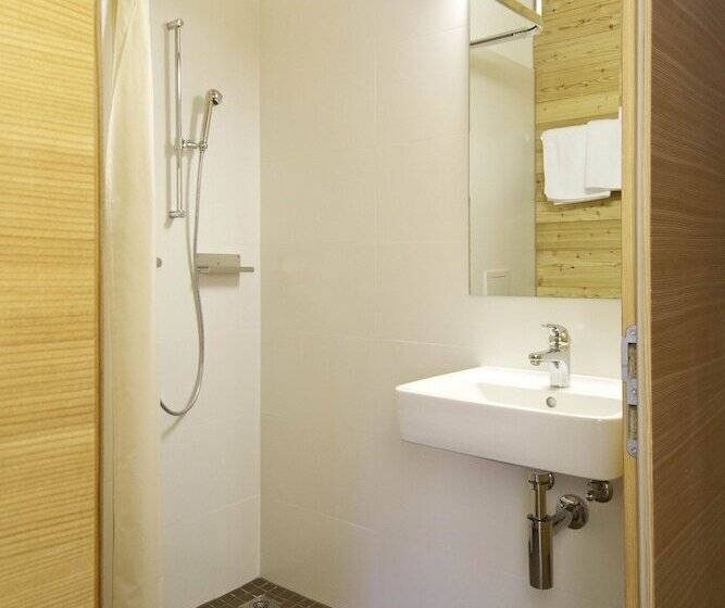 חדר סטנדרט לארבעה, Scuol Youth Hostel