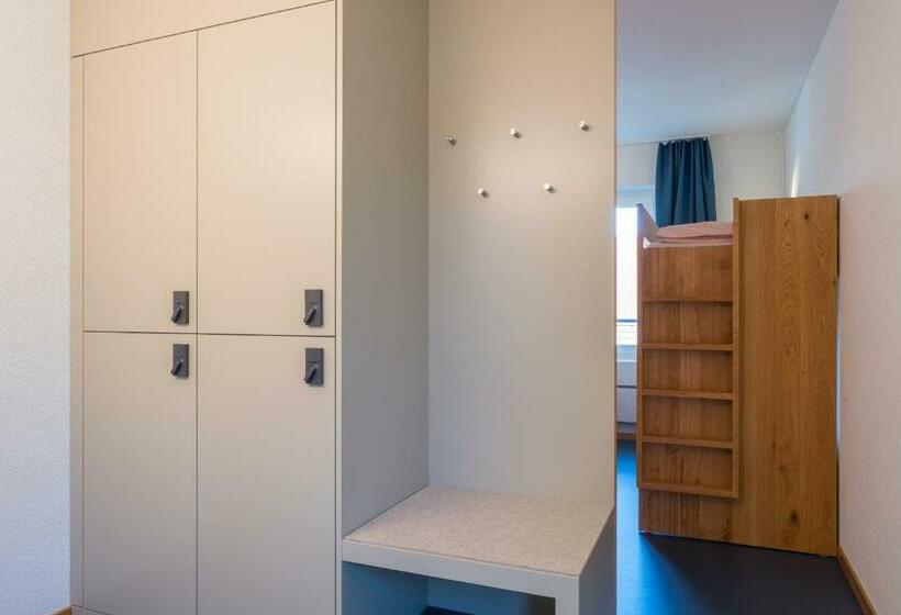 חדר סטנדרט לארבעה, Zug Youth Hostel