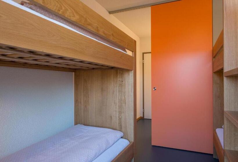 חדר סטנדרט לארבעה, Zug Youth Hostel