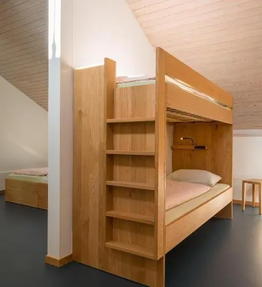 Perhehuone, Zug Youth Hostel