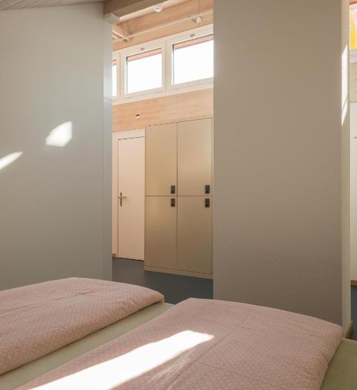 חדר משפחתי, Zug Youth Hostel